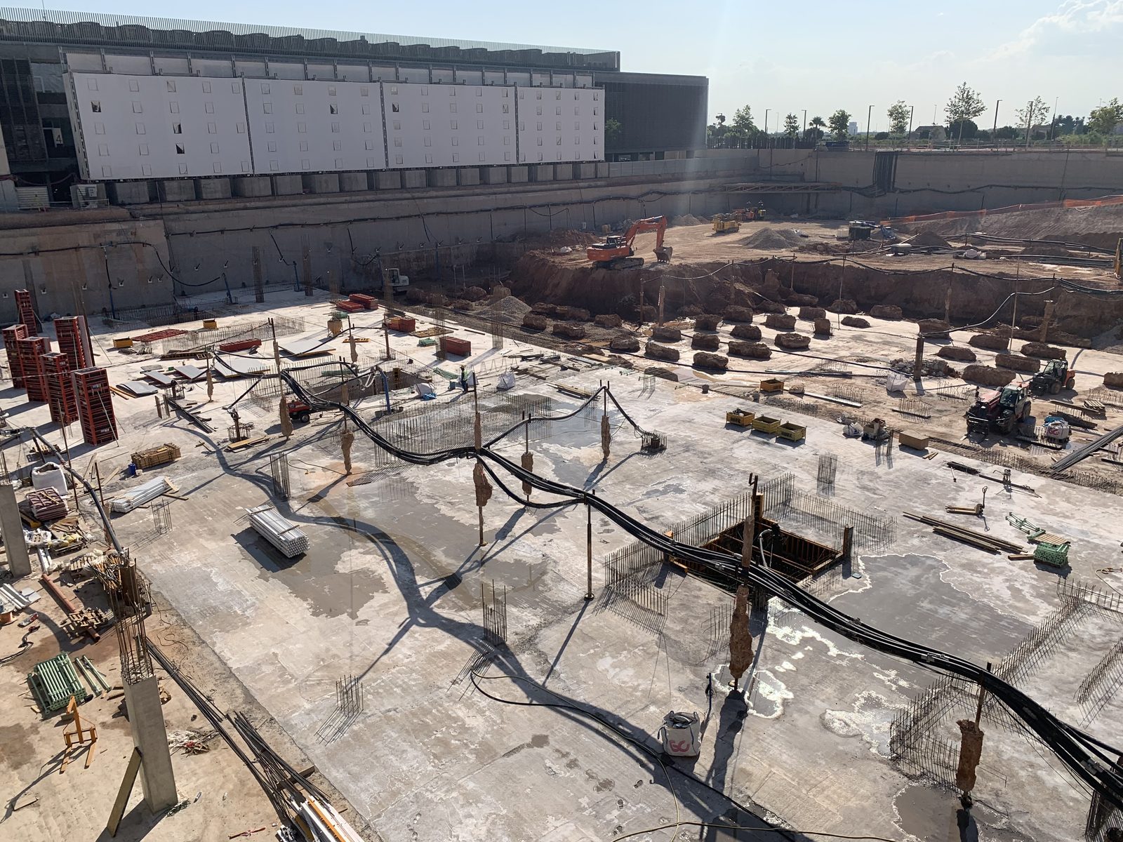 Excavación urbana de gran superficie de la Sede Central de Mercadona con contención perimetral