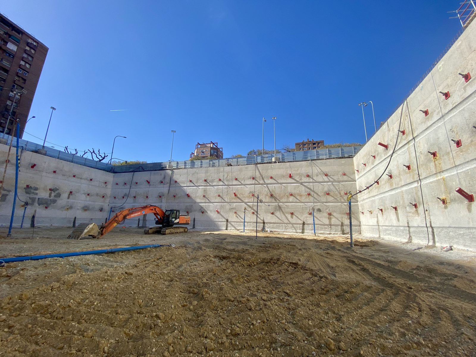 Excavación profunda del Parking General del Roig Arena con muro pantalla anclado